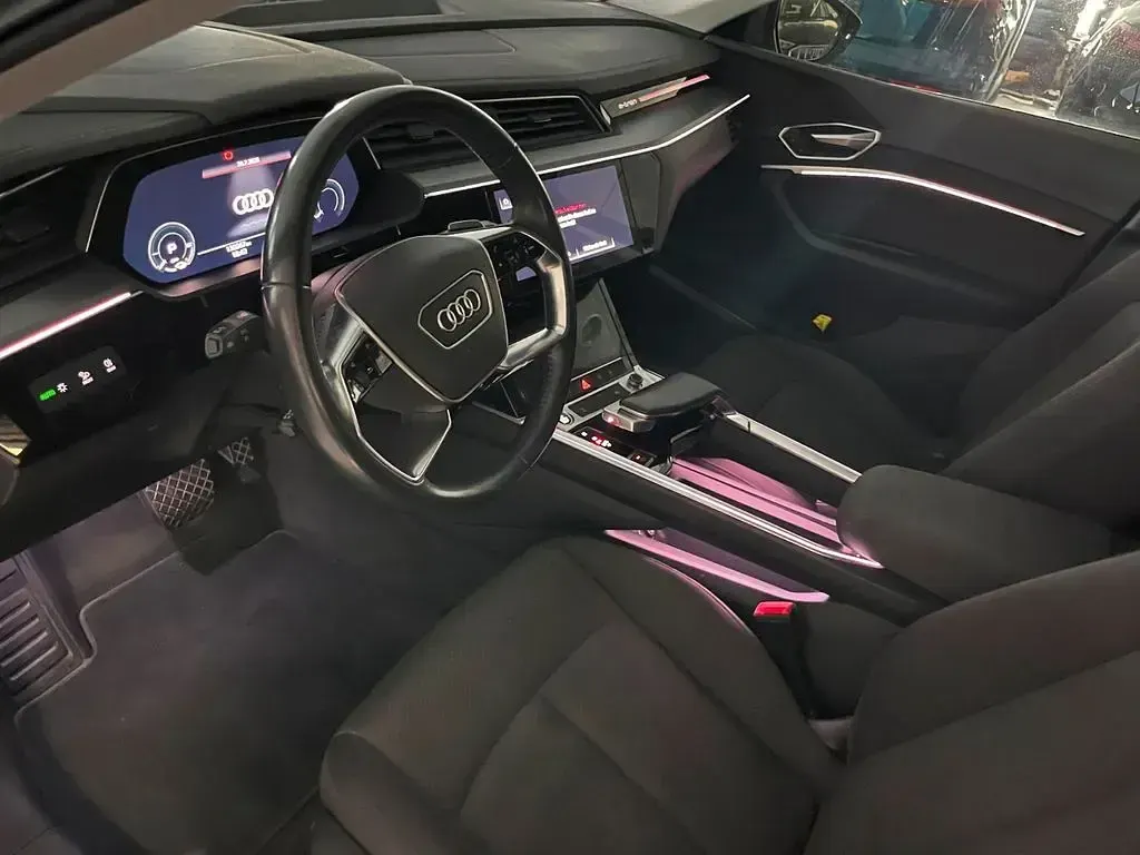 Gebraucht Audi e-tron 300 kW (408 PS) 2021 Grau SUV