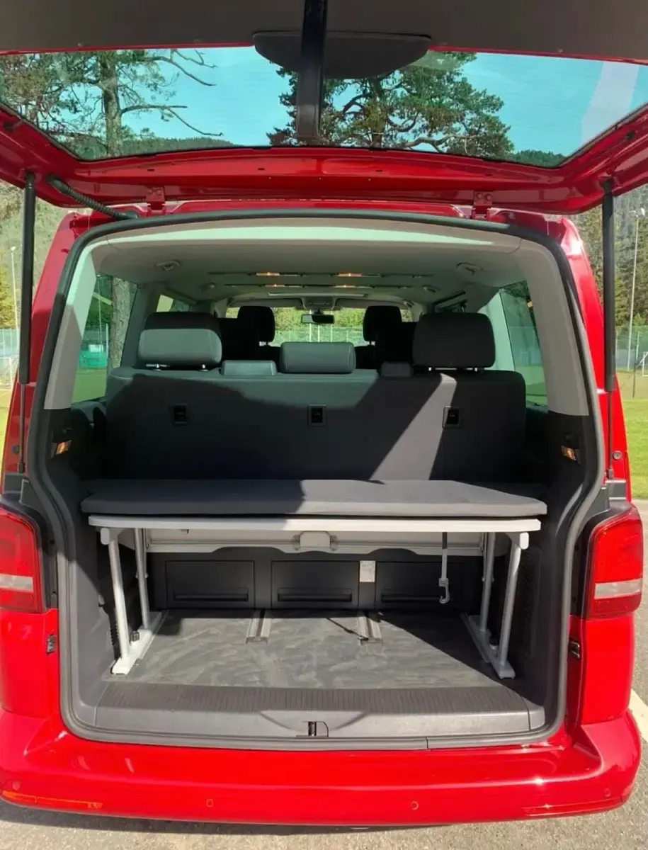 Używany VW T5 114 KM (83 kW) 2015 Czerwony Van