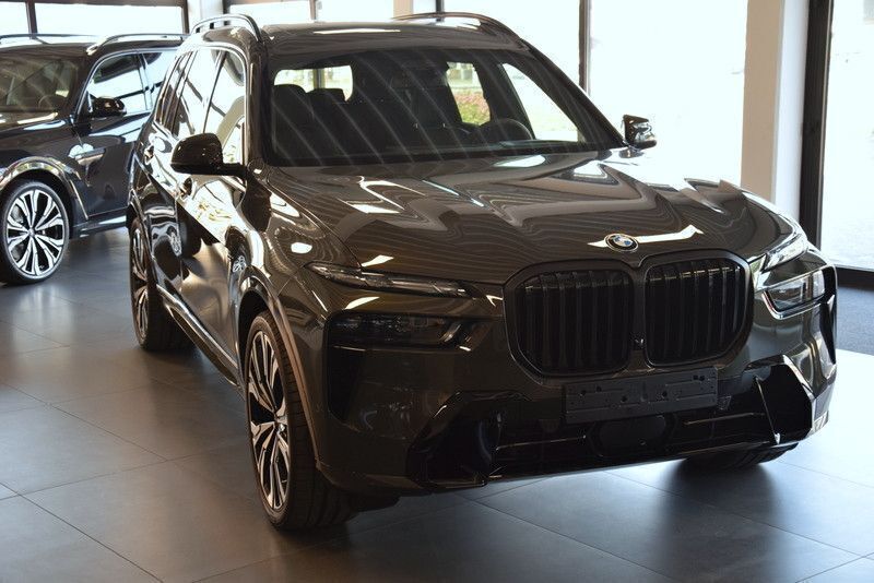 Grau Neu 2025 BMW X7 Performance SUV | 132.090 € (Teuer) - Bild 1/4