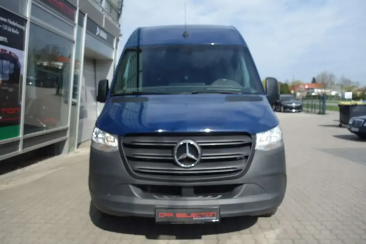 Używany Mercedes Sprinter 170 KM (125 kW) 2021 Niebieski Van