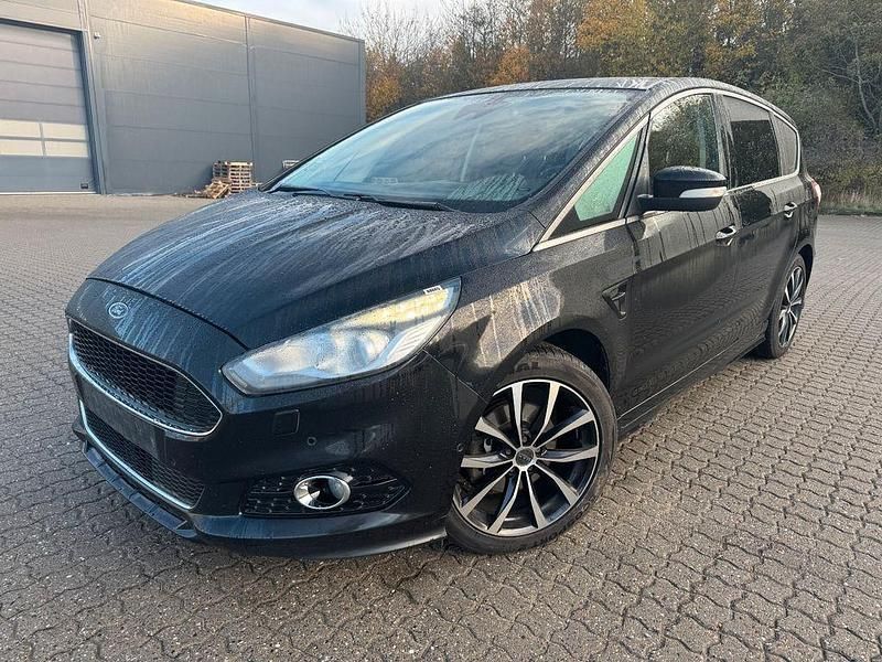 Schwarz Gebraucht 2016 Ford S-MAX Titanium Van / Kleinbus | 7.900 € (Guter Preis) - Bild 1/4