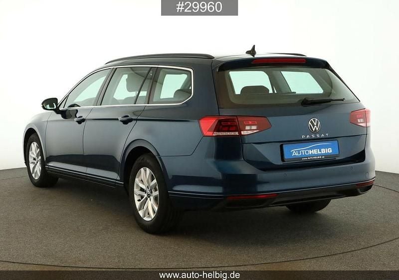 Gebraucht VW Passat Business 150 PS (110 kW) 2023 Blau Kombi