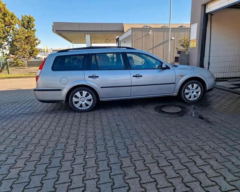 Gebraucht Ford Mondeo 125 PS (91 kW) 2001 Silber Kombi