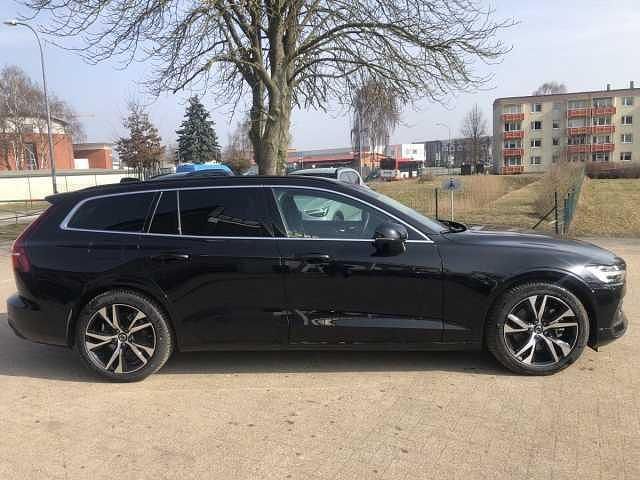 Gebraucht Volvo V60 145 PS (106 kW) 2025 Kombi