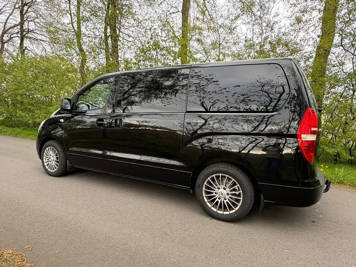 Gebraucht Hyundai H-1 170 PS (125 kW) 2011 Schwarz Van / Kleinbus