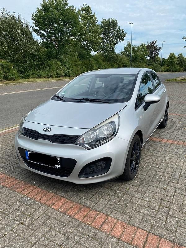 Gebraucht Kia Rio 86 PS (63 kW) 2013 Silber Kleinwagen