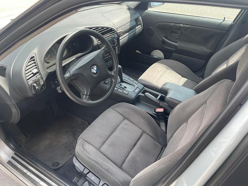 Używany BMW 320 150 KM (110 kW) 1997 Srebrny Sedan/Limuzyna