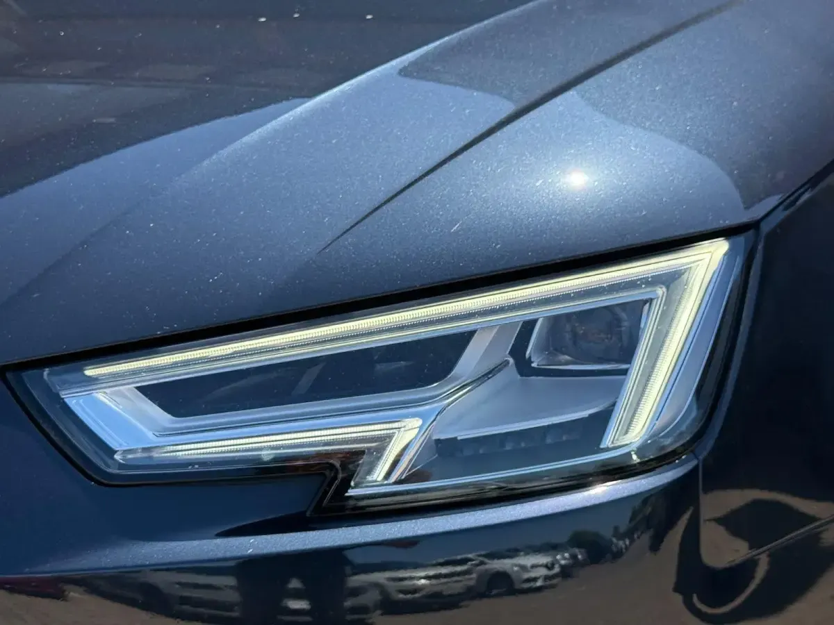 Gebraucht Audi A4 Design 150 PS (110 kW) 2017 Blau Kombi
