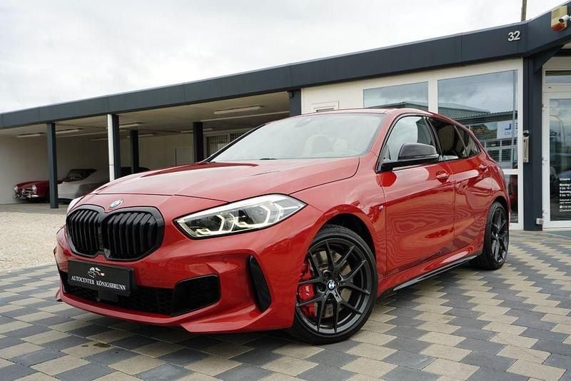 Rot Gebraucht 2022 BMW 128 Performance Limousine | 31.450 € (Fairer Preis) - Bild 1/4