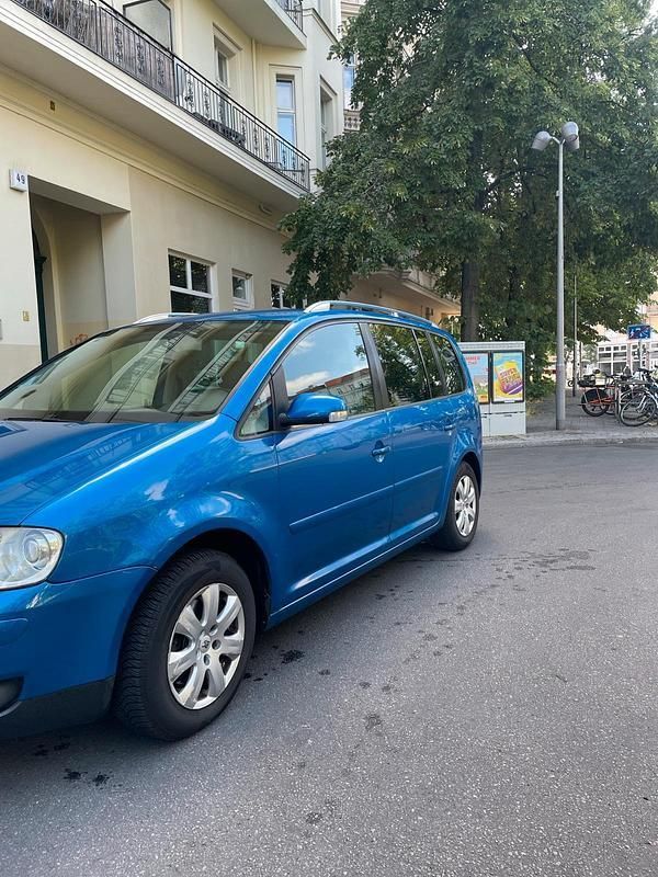 Blau Gebraucht 2004 VW Touran Van / Kleinbus | 3.899 € (Etwas zu teuer) - Bild 1/4