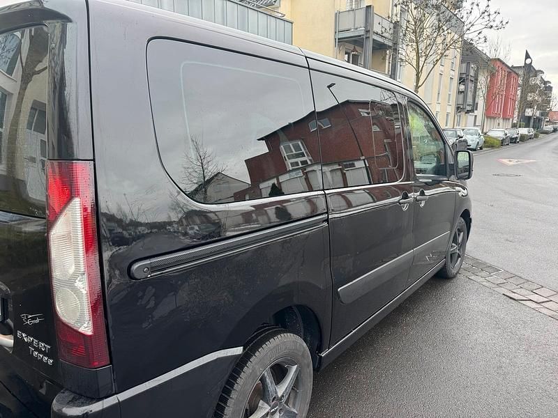 Gebraucht Peugeot TePee 163 PS (119 kW) 2012 Schwarz Van / Kleinbus