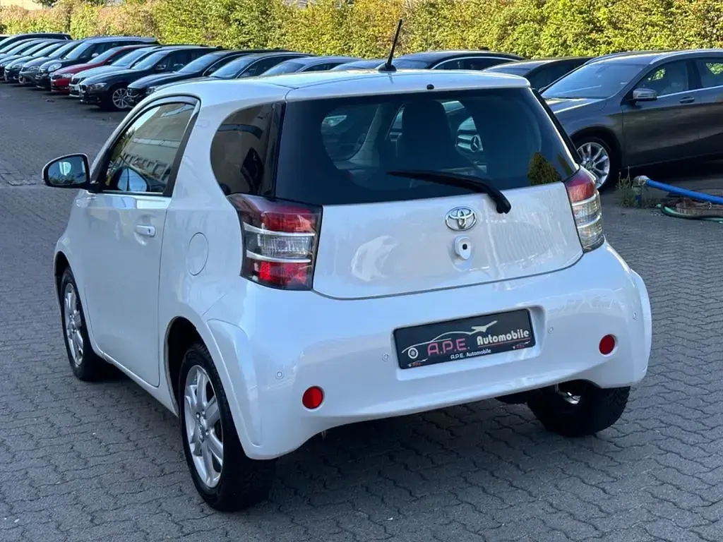 Gebraucht Toyota iQ 68 PS (50 kW) 2009 Weiß Kleinwagen
