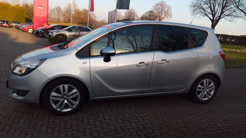 Gebraucht Opel Meriva 110 PS (80 kW) 2015 Silber Van / Kleinbus