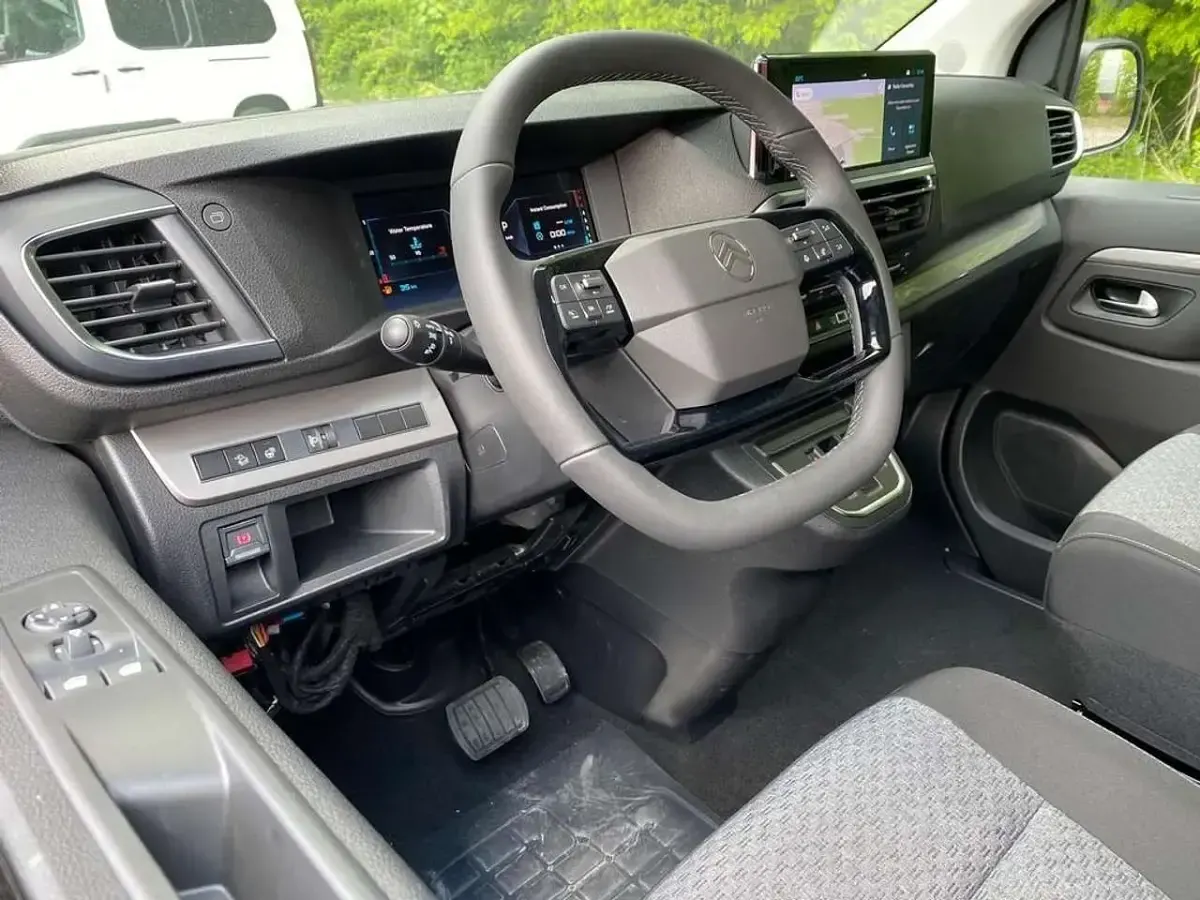 Neu Citroën Spacetourer 179 PS (131 kW) 2026 Wählbar (bei metallic +) Van / Kleinbus