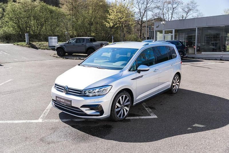 Gebraucht VW Touran Highline 150 PS (110 kW) 2024 Silber Van / Kleinbus
