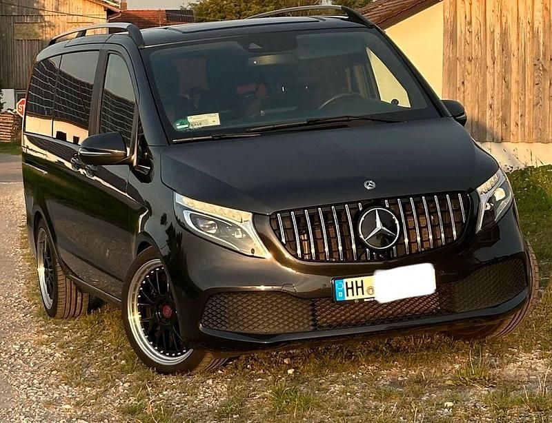 Silber Gebraucht 2020 Mercedes V220 Avantgarde Van / Kleinbus | 39.999 € (Superpreis) - Bild 1/4