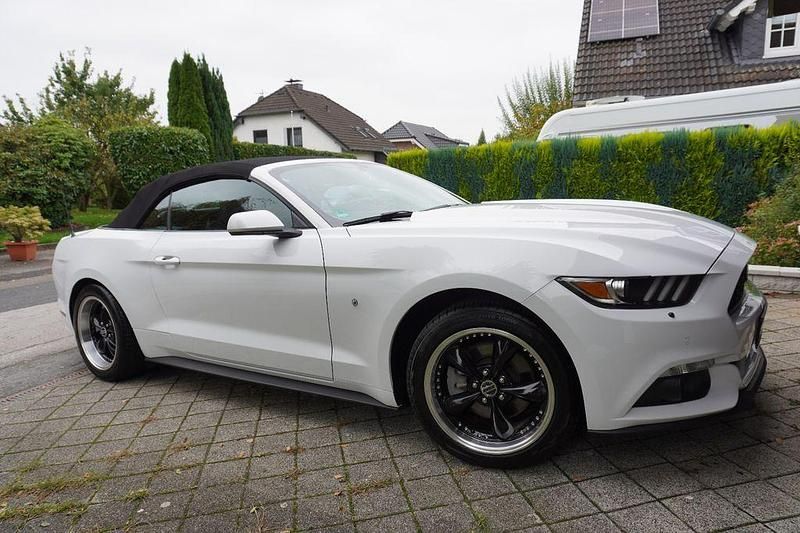 Weiß Gebraucht 2015 Ford Mustang Cabrio | 24.600 € (Fairer Preis) - Bild 1/4