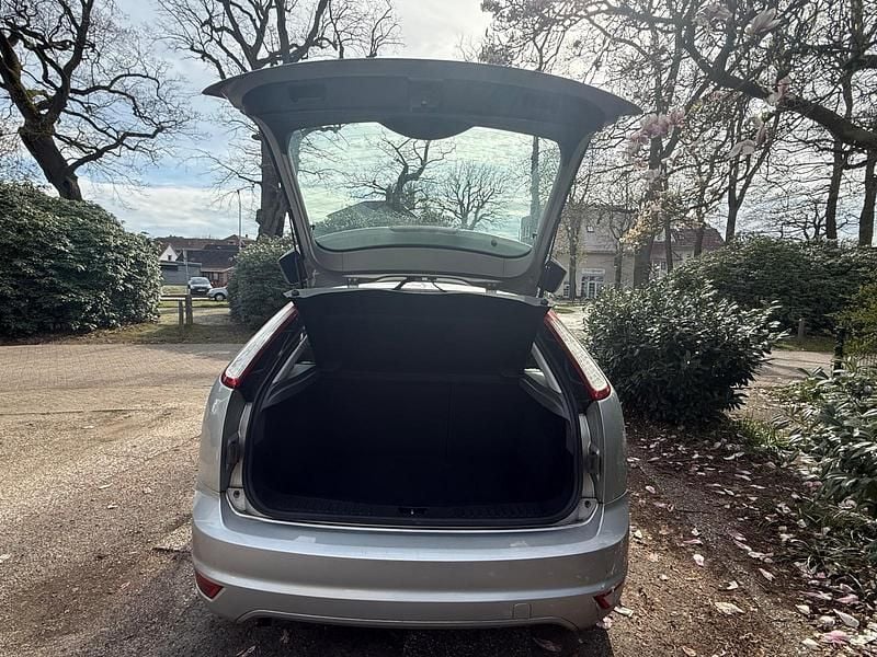 Second-hand Ford Focus 101 CP (74 kW) 2009 Argintiu Berlinǎ