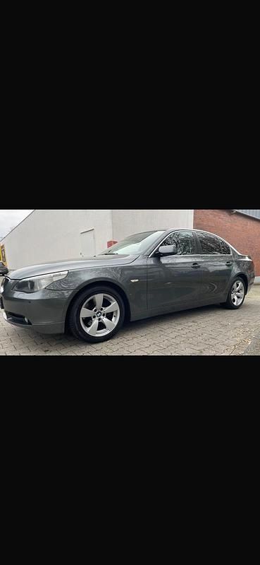Gebraucht BMW 523 177 PS (130 kW) 2005 Grau Limousine