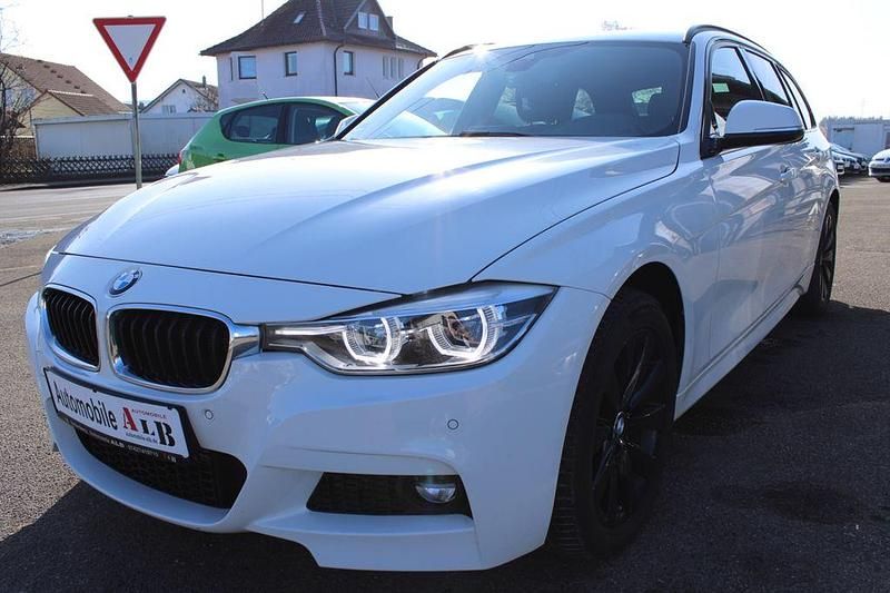 Weiß Gebraucht 2017 BMW 320 M Sport Limousine | 18.490 € (Fairer Preis) - Bild 1/4