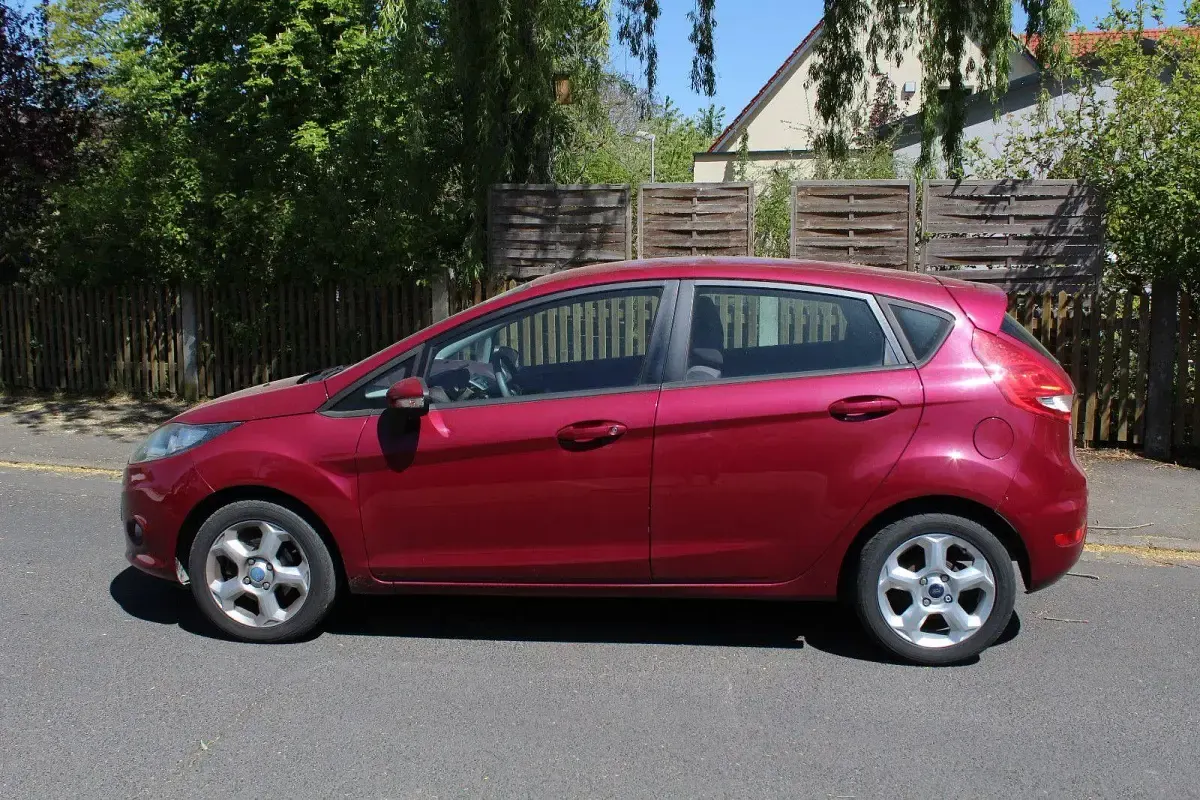 Gebraucht Ford Fiesta Trend 82 PS (60 kW) 2009 Rot Kleinwagen