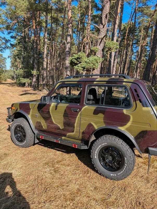 Gebraucht Lada niva 83 PS (61 kW) 2020 Andere farben SUV