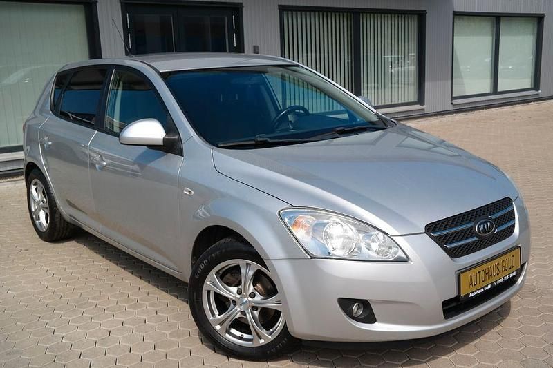 Gebraucht Kia Ceed 109 PS (80 kW) 2007 Silber Kleinwagen