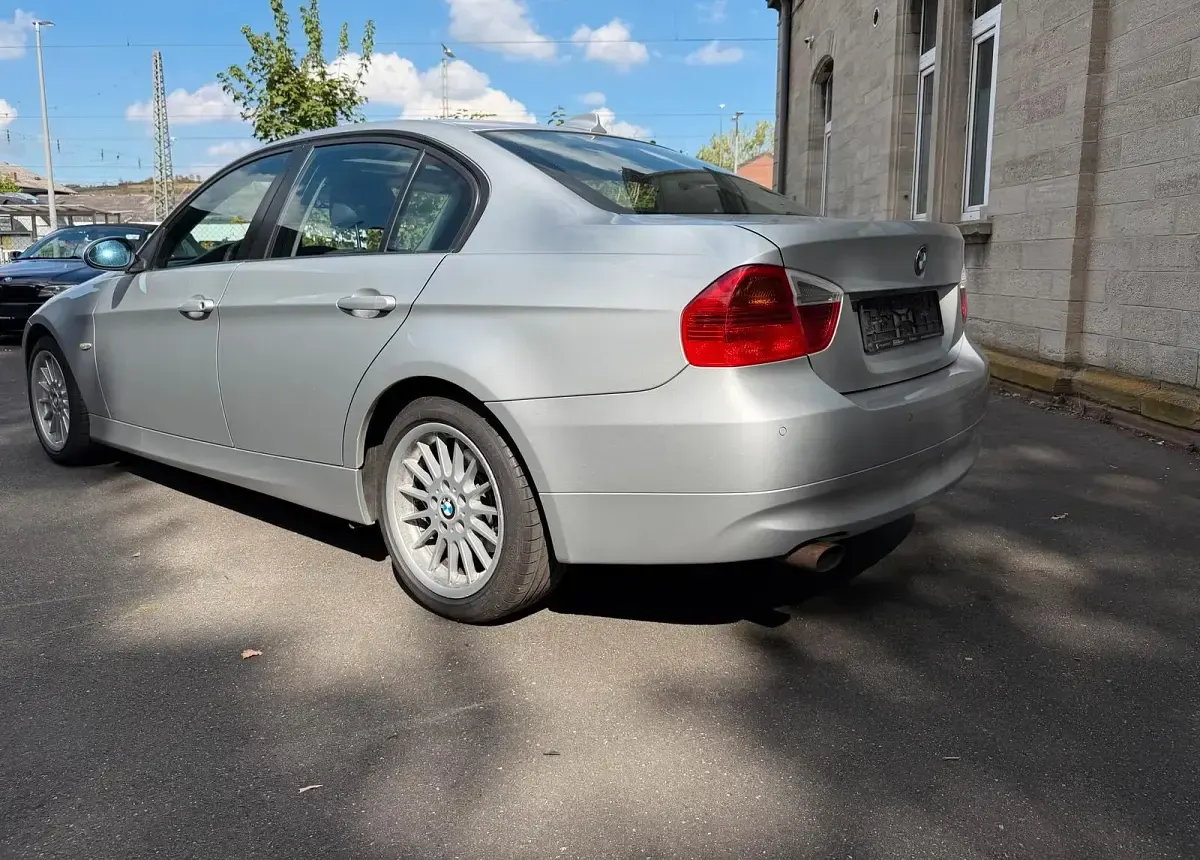 Gebraucht BMW 318 129 PS (94 kW) 2006 Silber Limousine