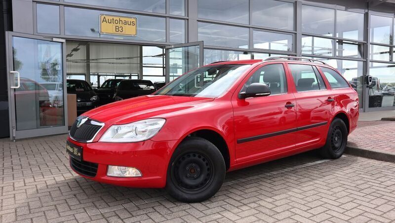 Rot Gebraucht 2011 Skoda Octavia Classic Kombi | 4.884 € (Teuer) - Bild 1/4