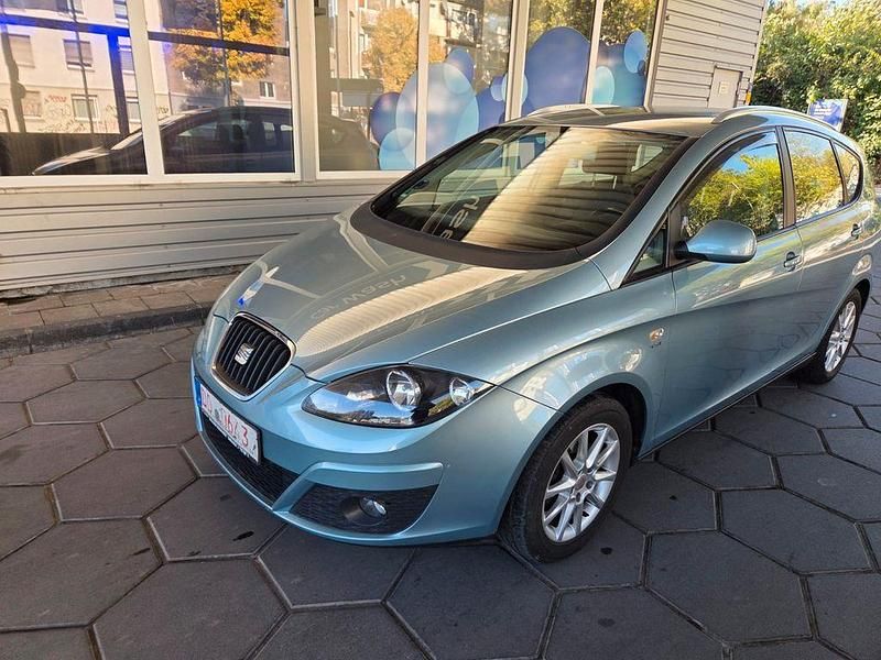 Blau Gebraucht 2010 Seat Altea Style Van / Kleinbus | 4.899 € (Fairer Preis) - Bild 1/4