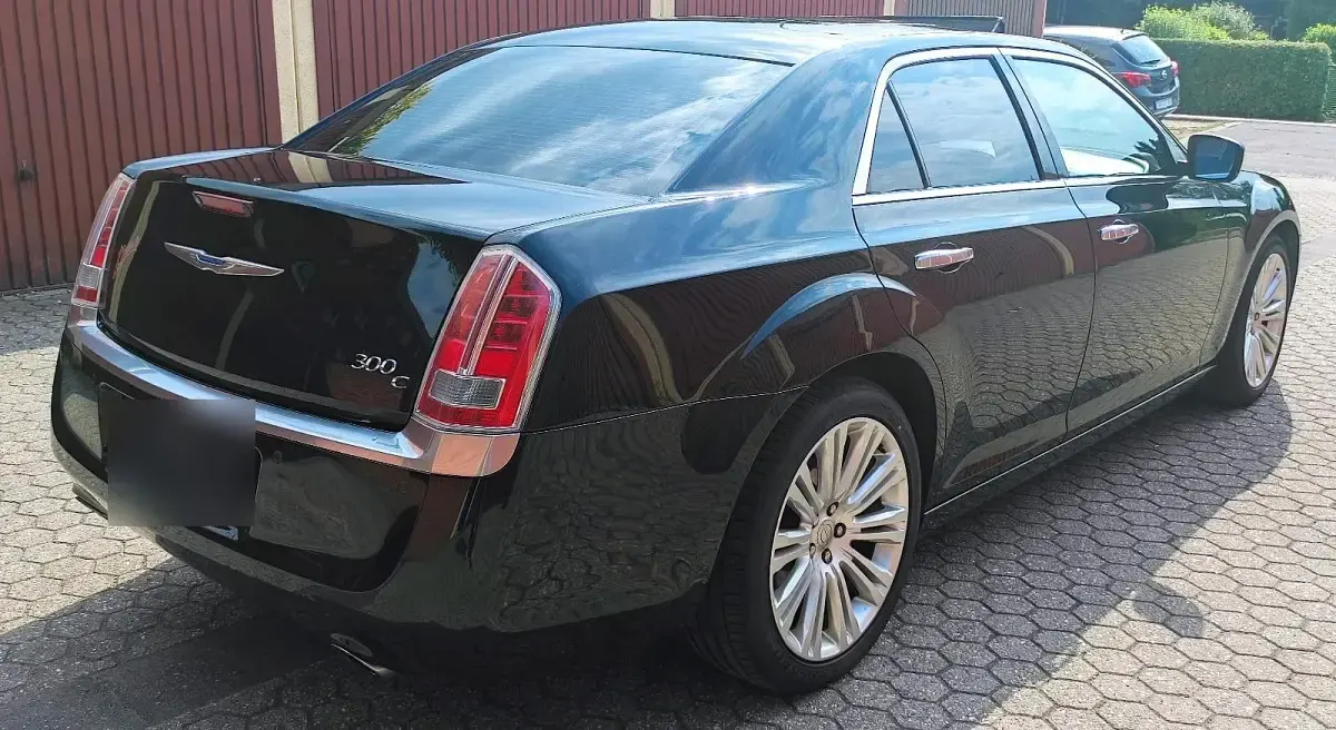 Begagnad Chrysler 300C 2014 Svart Sedan