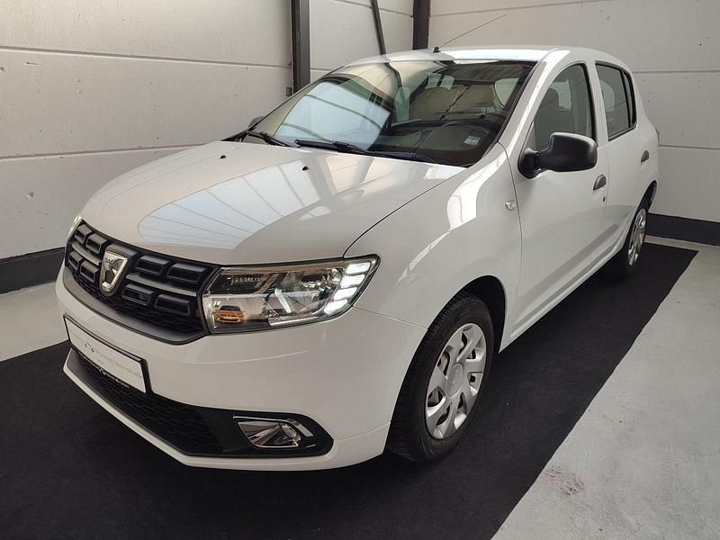Weiß Gebraucht 2018 Dacia Sandero Essentiel Kleinwagen | 8.490 € (Fairer Preis) - Bild 1/4