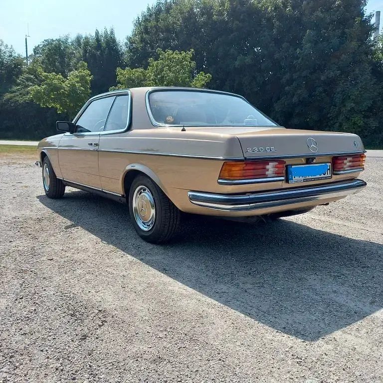 Gebraucht Mercedes 230 136 PS (100 kW) 1981 Gold Coupé