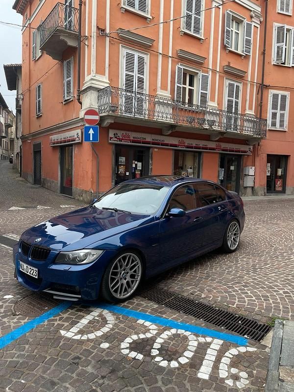 Blau Gebraucht 2006 BMW 325 M Sport Limousine | 7.400 € - Bild 1/4