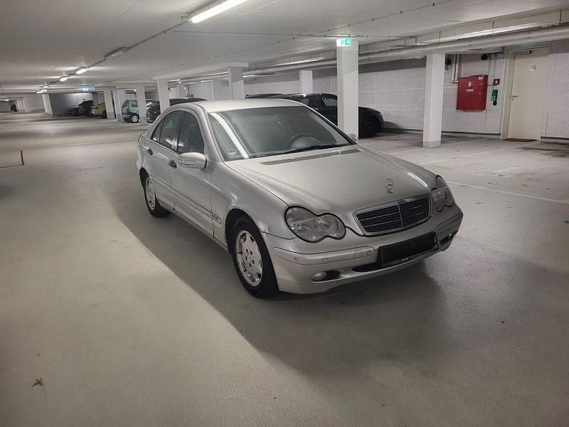 Gebraucht Mercedes C220 Classic 143 PS (105 kW) 2000 Silber Limousine