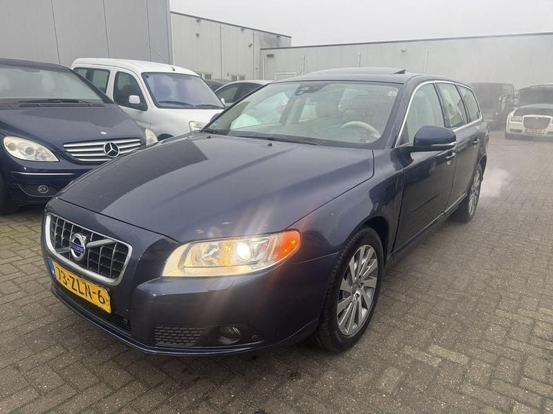 Blau Gebraucht 2013 Volvo V70 Kombi | 2.850 € (Superpreis) - Bild 1/4