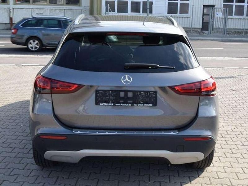 Gebraucht Mercedes GLA200 150 PS (110 kW) 2022 Mountaingrau  met. SUV
