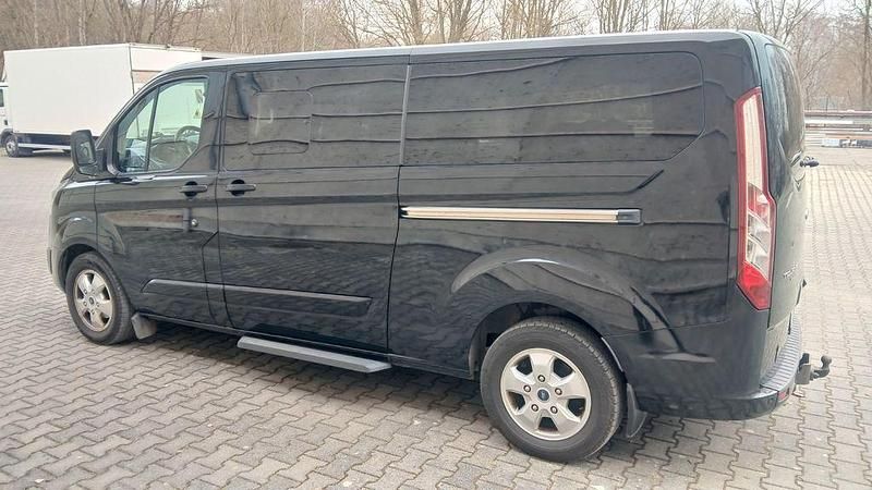 Gebraucht Ford Tourneo 170 PS (125 kW) 2017 Schwarz Van / Kleinbus
