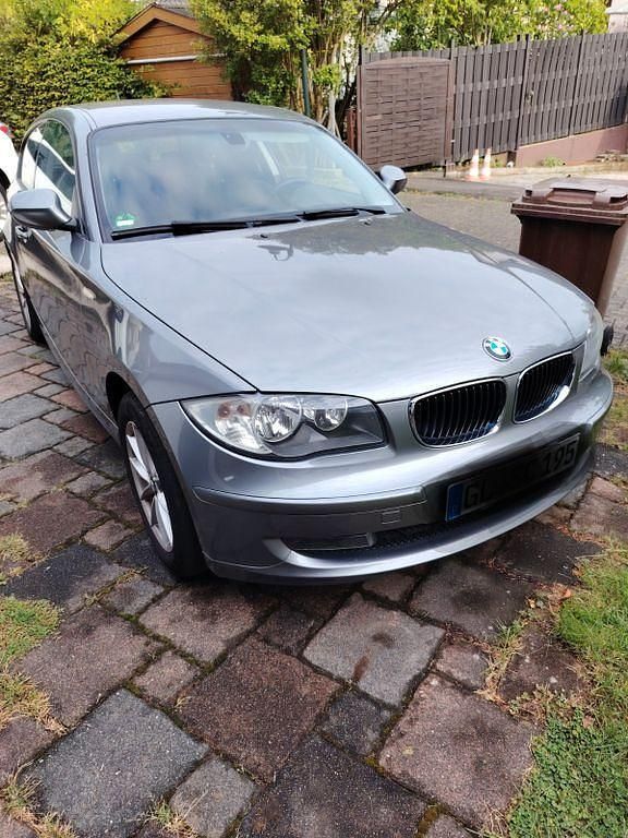 Grau Gebraucht 2010 BMW 118 Advantage Kleinwagen | 3.699 € (Fairer Preis) - Bild 1/4