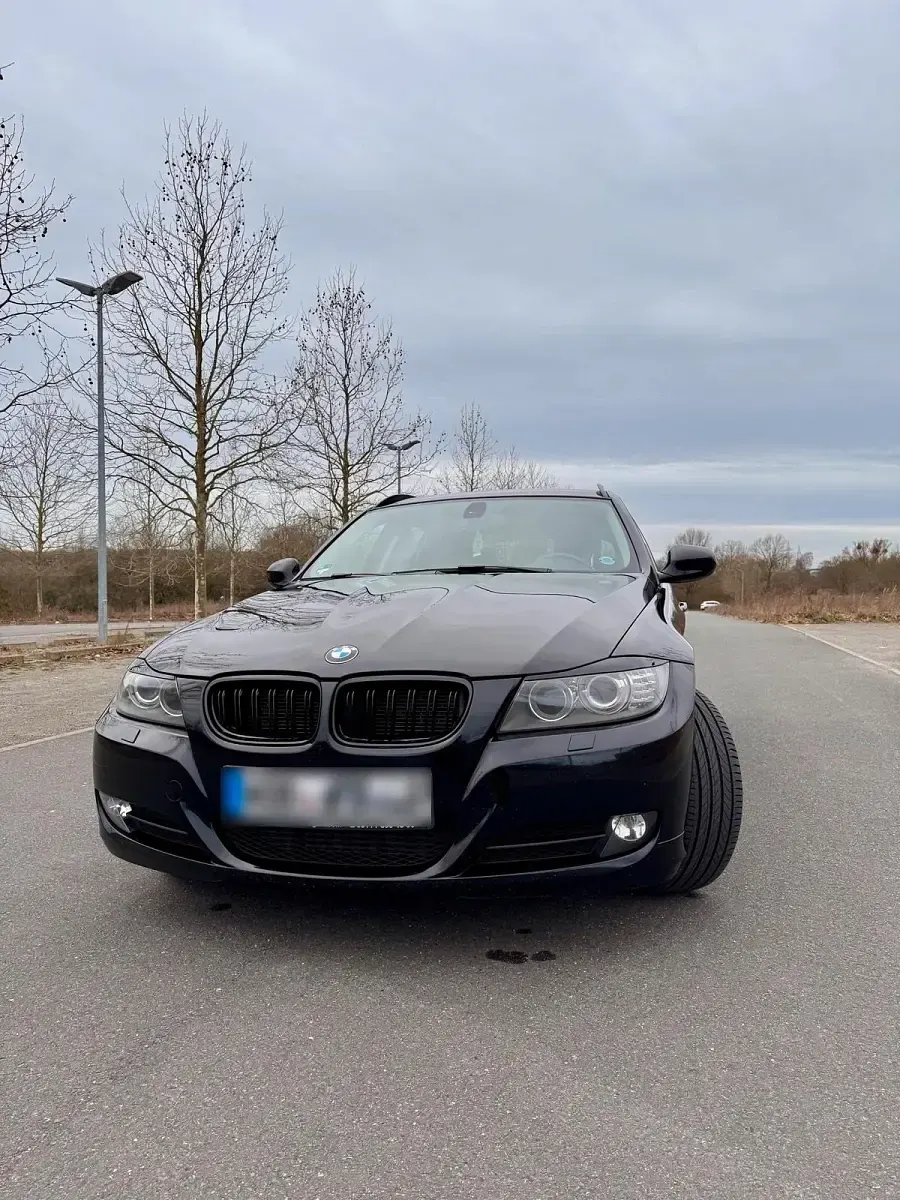 Gebraucht BMW 320 184 PS (135 kW) 2012 Schwarz Kombi