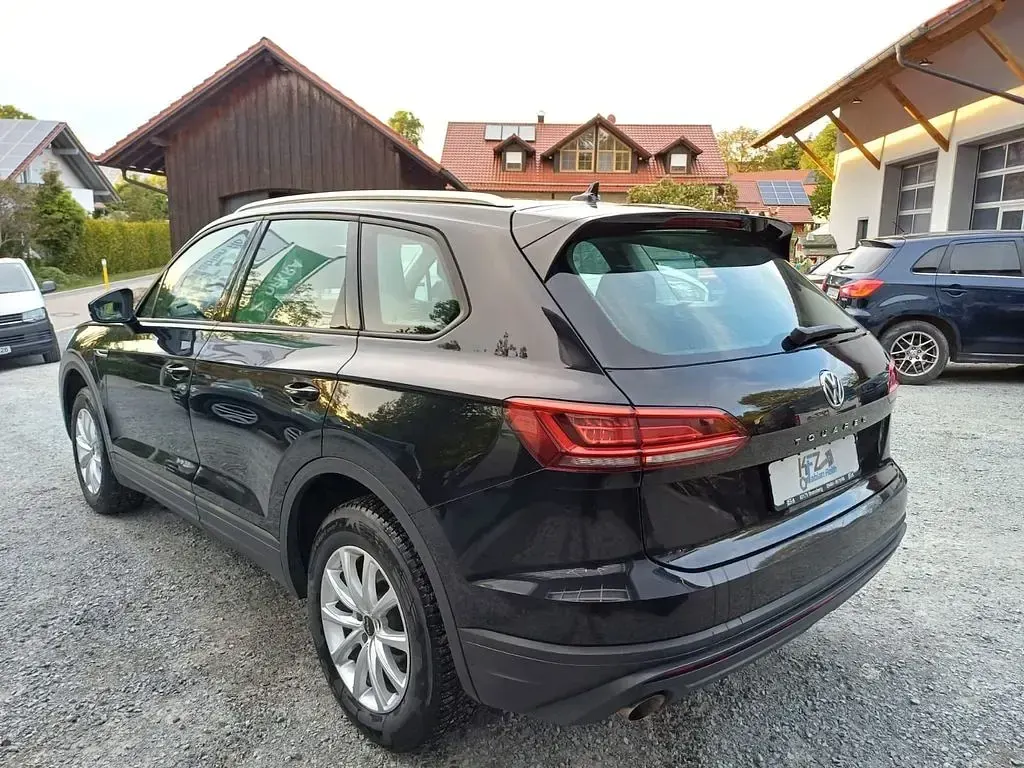 Gebraucht VW Touareg Basis 286 PS (210 kW) 2018 Schwarz SUV