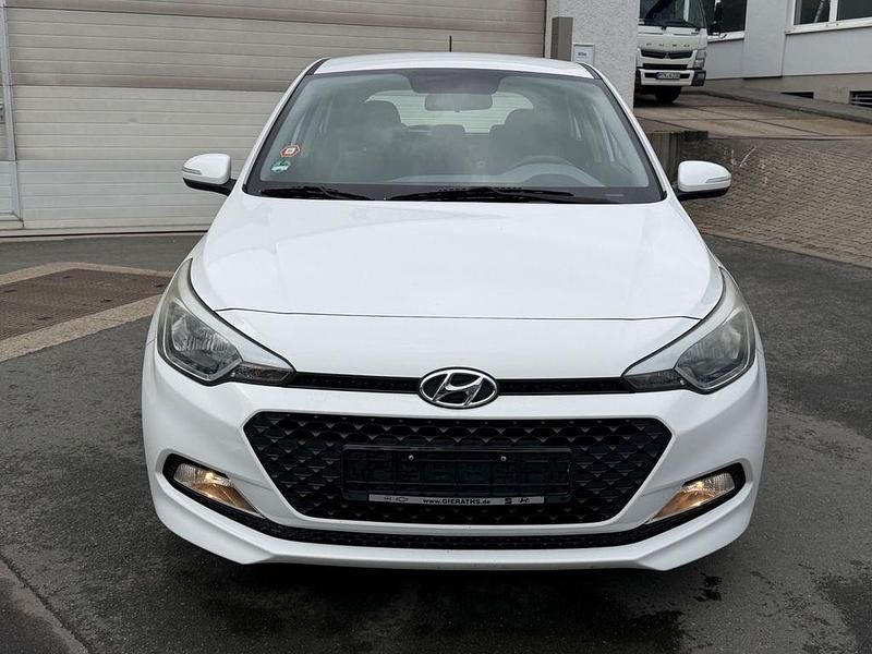 Gebraucht Hyundai i20 GO! 75 PS (55 kW) 2016 Weiß Limousine