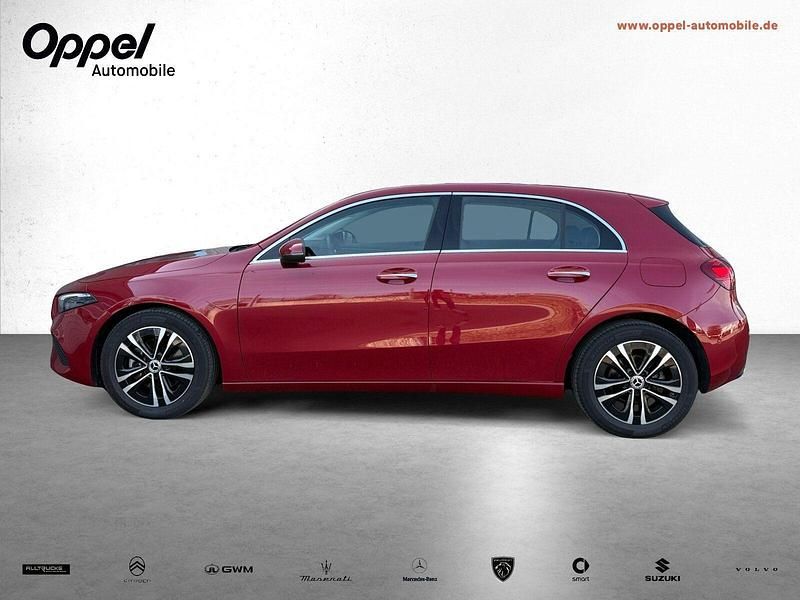 Gebraucht Mercedes A180 Progressive 136 PS (100 kW) 2024 Patagonienrot  metalliclack Limousine