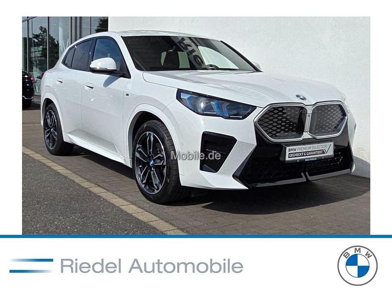 Weiß Gebraucht 2024 BMW iX2 M Sport SUV | 48.880 € (Guter Preis) - Bild 1/3