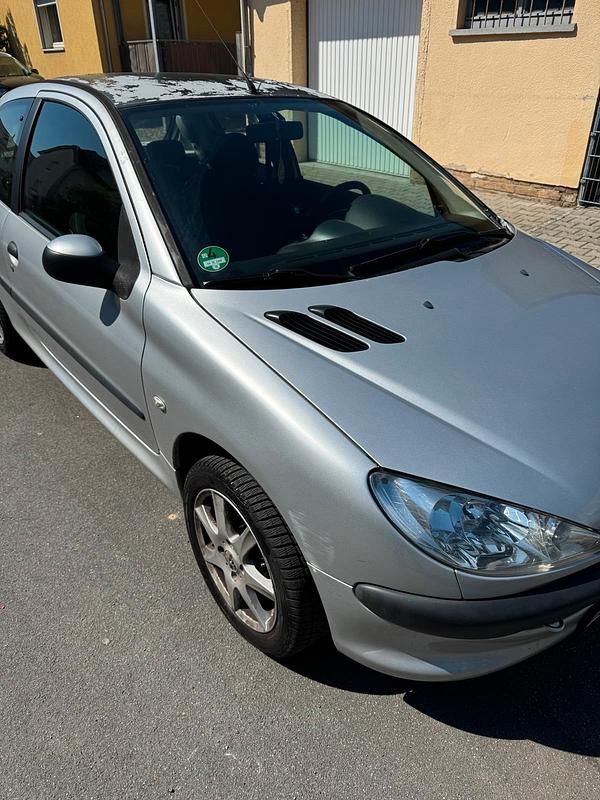 Silber Gebraucht 2006 Peugeot 206 Kleinwagen | 600 € (Superpreis) - Bild 1/4
