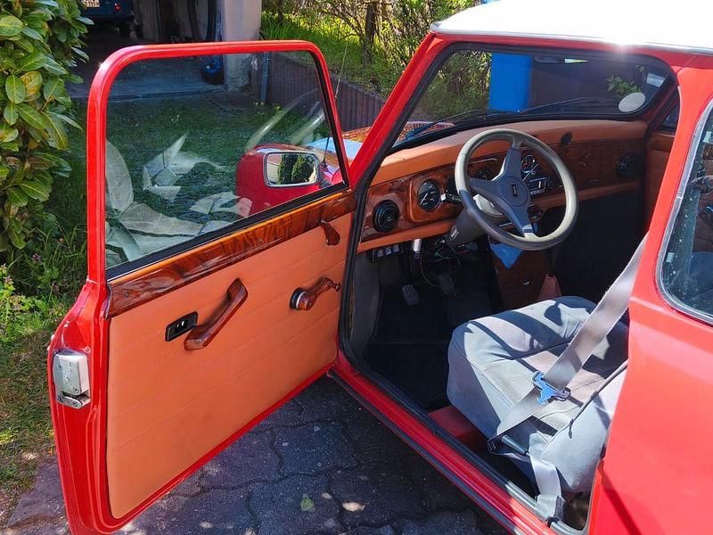 Usado Mini 1000 41 HP (30 kW) 1992 Vermelho Citadino