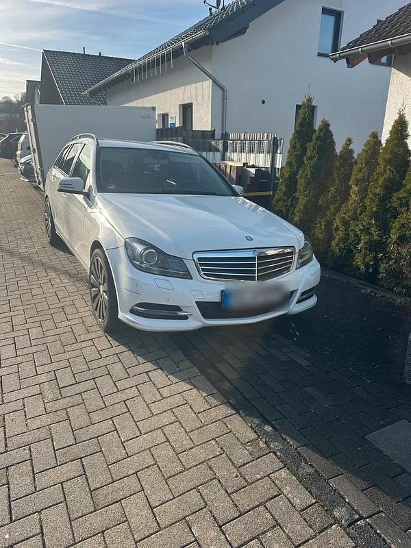 Weiß Gebraucht 2013 Mercedes C220 Kombi | 6.800 € (Guter Preis) - Bild 1/4