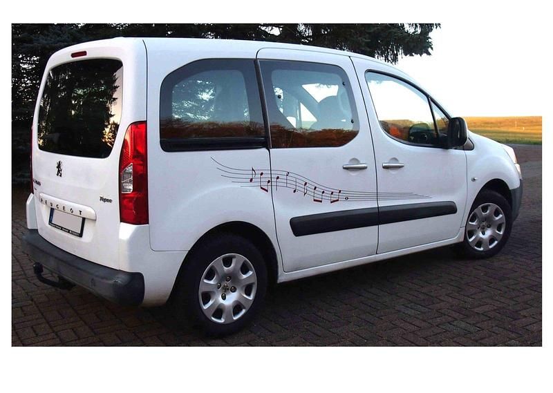 Weiß Gebraucht 2009 Peugeot Partner Tepee Van / Kleinbus | 2.800 € (Superpreis) - Bild 1/4