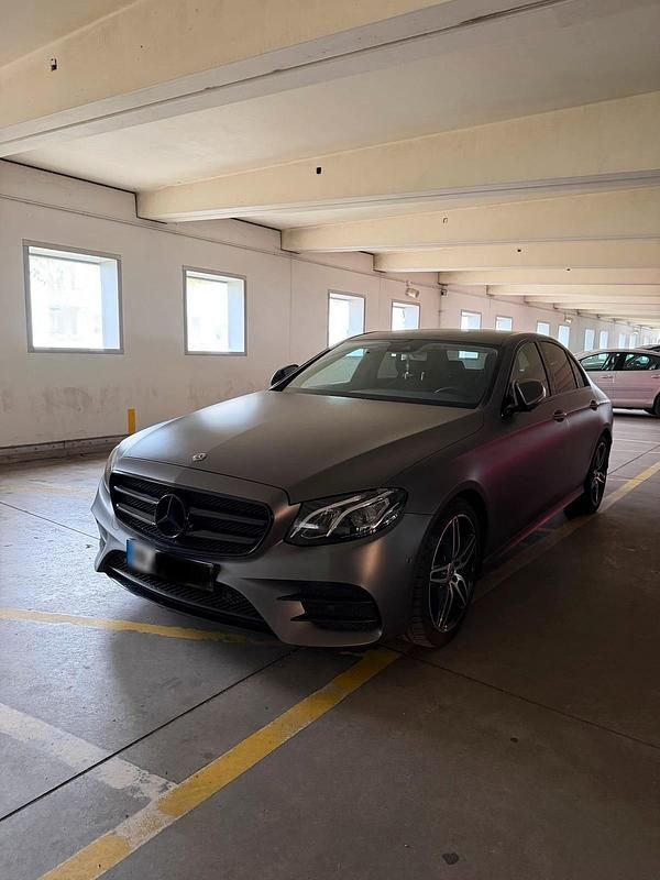 Gebraucht Mercedes E220 AMG 194 PS (142 kW) 2020 Limousine