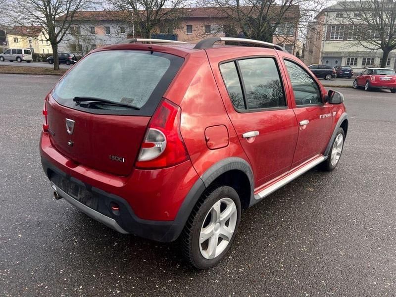 Second-hand Dacia Sandero Stepway 88 CP (64 kW) 2011 Roșu Berlinǎ